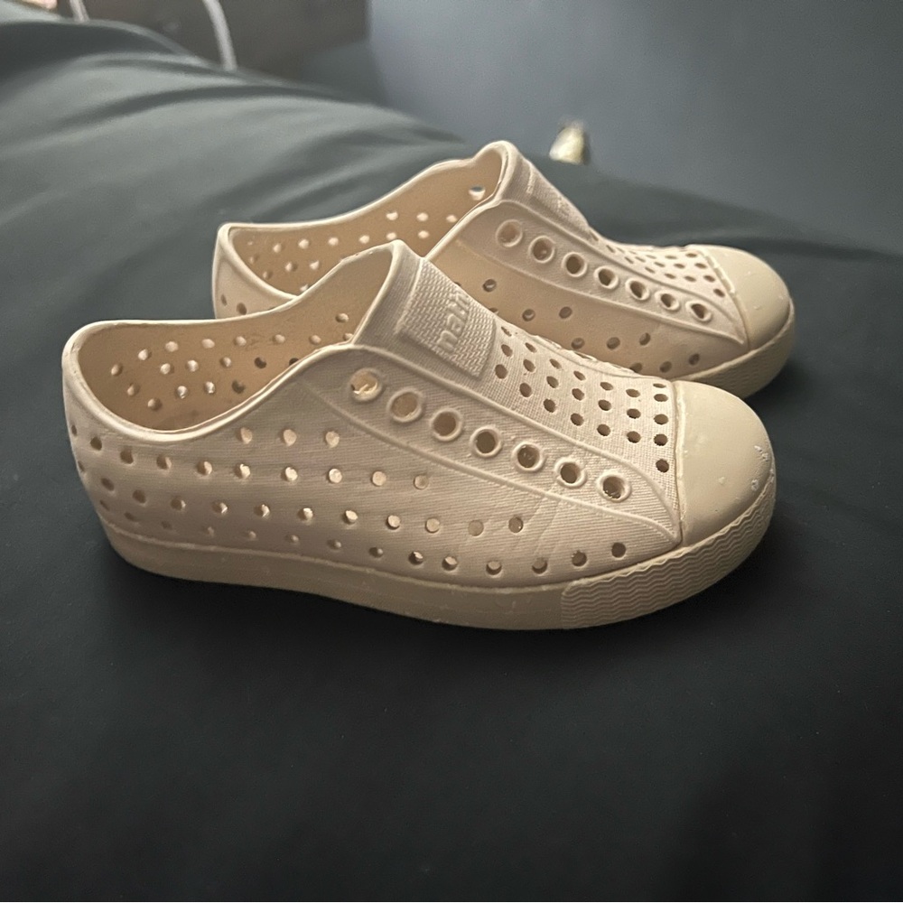 Cream native shoes